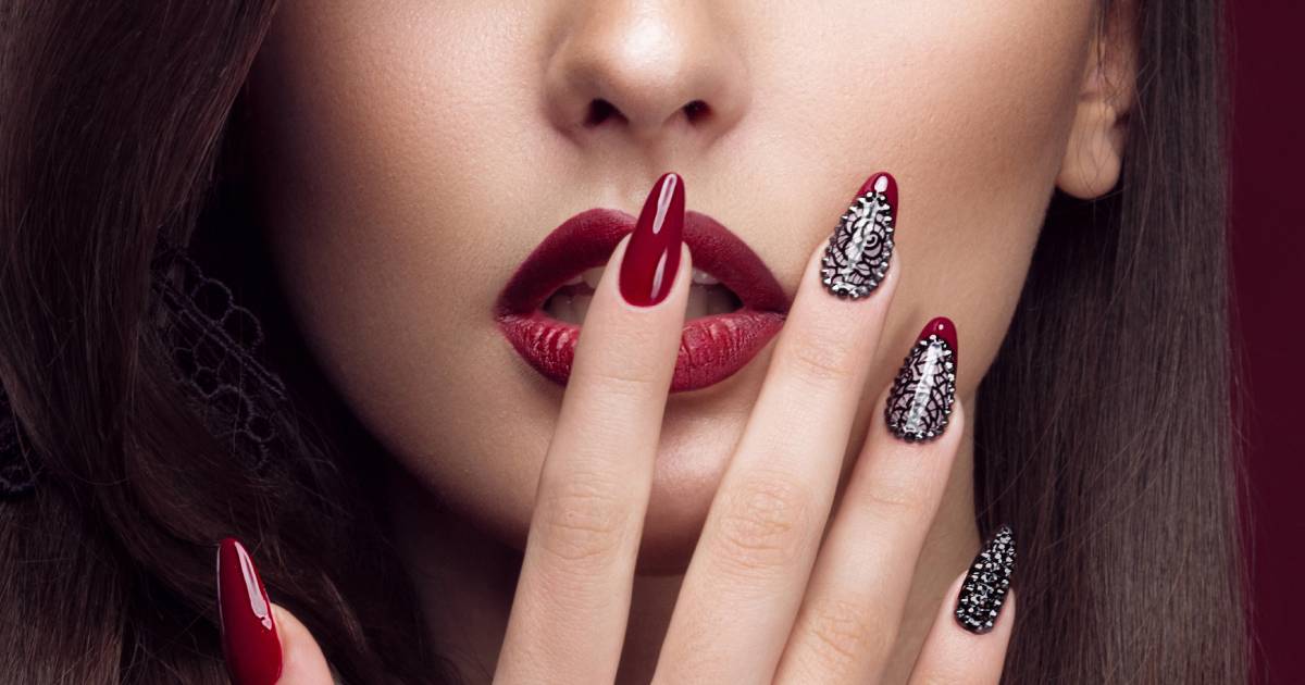 Christmas Nail Trends That Will Make Your Holiday Season Merry and Bright 