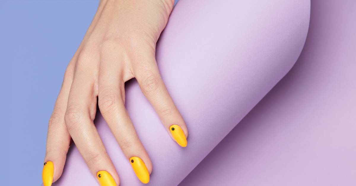 Shiny or Subtle: Get Your Perfect Nails On This Thanksgiving 