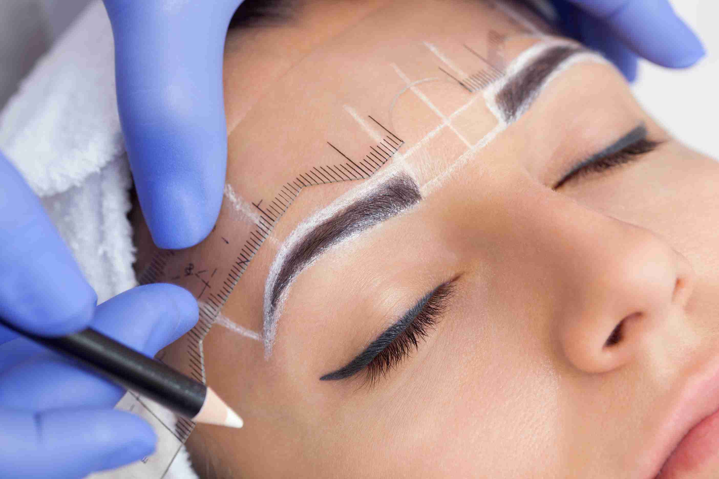 Nanoblading vs. MicroBlading: Which Eyebrow Shaping Method Should You Use?
